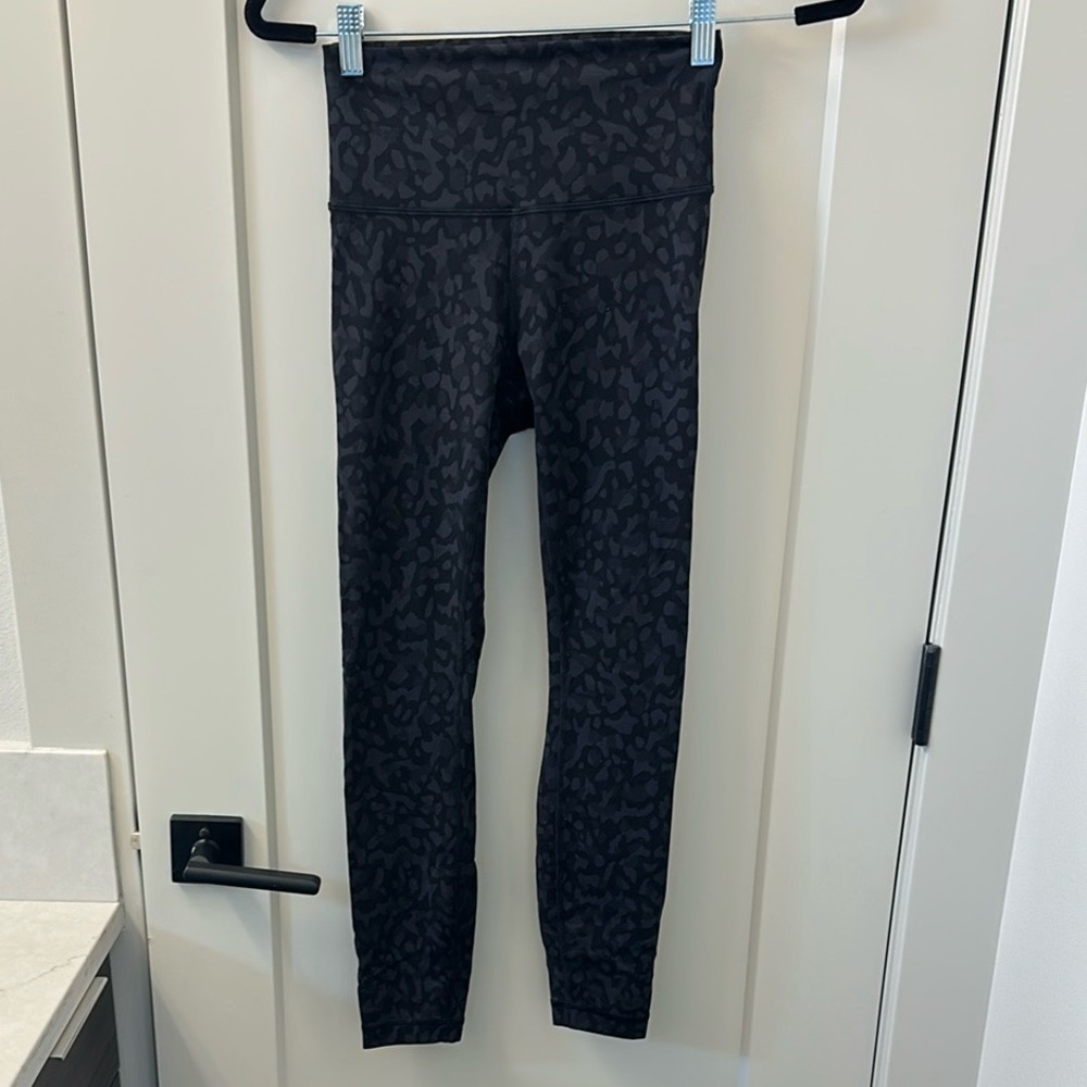 EUC Lululemon Wunder Under Leggings Size 4 in Formation Camo Deep Coal Multi